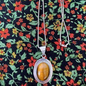 Stunning Cat's Eye Sterling Pendant and Chain